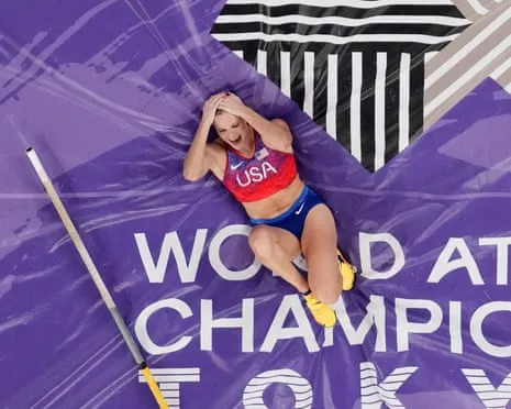 The American vaulter wins third straight global vaulting title in dramatic Tokyo final